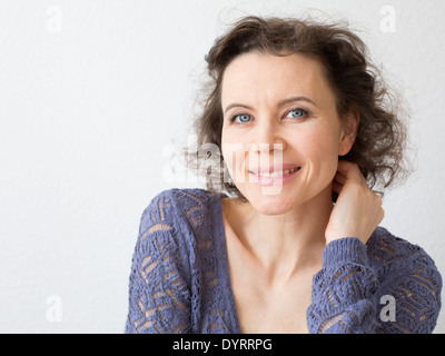 Donna romantica di ridere Foto Stock