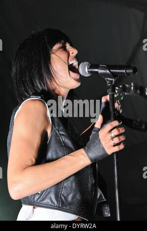 Austin, Texas, Stati Uniti d'America. 22 apr 2014. Sarah Barthel del duo Phantogram esegue in concerto a Stubb su Aprile 22, 2014 in Austin, Texas. © Manuel Nauta/NurPhoto/ZUMAPRESS.com/Alamy Live News Foto Stock