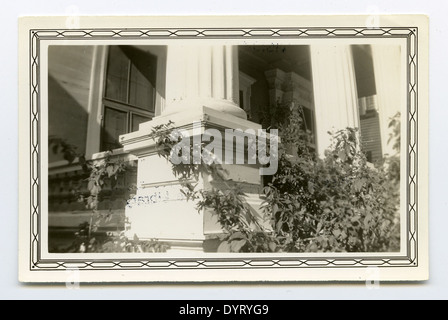 Questa fotografia del 1970 cattura Fannie Ratchford con George Ball a Galveston, Texas. Entrambi erano figure di spicco coinvolte nelle relazioni internazionali e nella diplomazia americana durante il XX secolo. Foto Stock