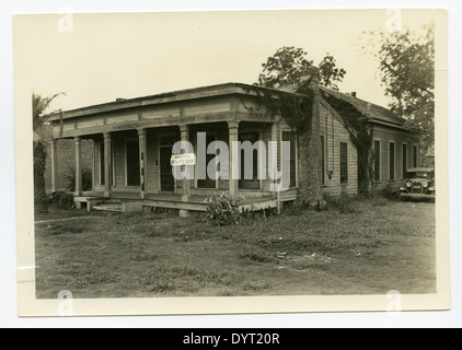 Fannie Ratchford era una figura di spicco a Navasota, Texas, nota per i suoi contributi alla comunità locale. Questa immagine cattura la sua bellezza e la sua presenza nel 1970, riflettendo un momento della sua vita in Texas. Foto Stock