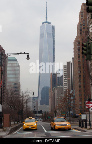 New York City one world tower e taxi Foto Stock