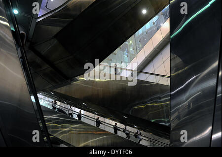 Il traffico di Escalator Foto Stock