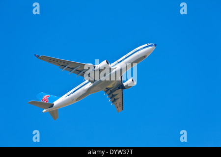 China Southern Airlines ( aeromobili Airbus A330-200 ) sul cielo Foto Stock