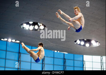 Londra, Regno Unito. Xxv Aprile, 2014. Jack Laugher e Chris Mears di Gran Bretagna (GBR) pratica per la mens 3m Springboard Sycnhronised durante il giorno uno della FINA/cnv Diving World Series 2014 presso il London Aquatics Centre. Credito: Azione Sport Plus/Alamy Live News Foto Stock