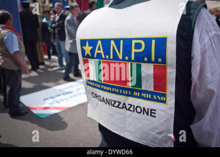 Milano, Italia. Xxv Aprile, 2014. ANPI persone durante il 25 aprile dimostrazione liberazione italiana del fascismo nazista la II Guerra Mondiale grazie dai partigiani, il 25 aprile 2014. Credito: Adamo di Loreto/NurPhoto/ZUMAPRESS.com/Alamy Live News Foto Stock