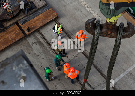 Berlino, Germania, i lavoratori portuali in Berlin West Harbour Foto Stock