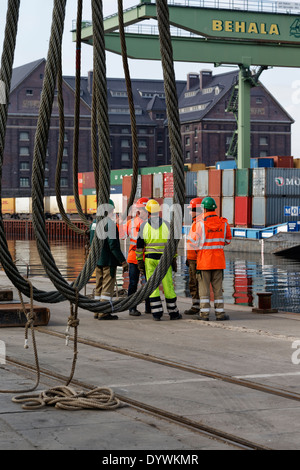 Berlino, Germania, i lavoratori portuali in Berlin West Harbour Foto Stock