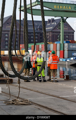 Berlino, Germania, i lavoratori portuali in Berlin West Harbour Foto Stock