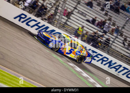 Richmond, VA, Stati Uniti d'America. 26 apr 2014. Richmond VA - 26 Apr 2014: Kevin Harvick (5) vince il ToyotaCare 250 al Circuito Internazionale di Richmond a Richmond, VA. Credito: csm/Alamy Live News Foto Stock