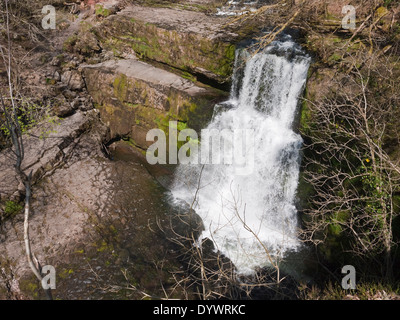 Sgwd (uchaf) Clun-gwyn sul Afon Mellte nel Parco Nazionale di Brecon Beacons cascate paese Foto Stock