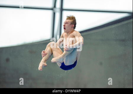 Londra, Regno Unito. 26 apr 2014. Si riscalda fino al mattino durante il giorno due della FINA/cnv Diving World Series 2014 presso il London Aquatics Centre. Credito: Azione Sport Plus/Alamy Live News Foto Stock