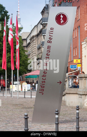 Germania, Berlino, quartiere di Kreuzberg, Museo Ebraico di Daniel Libeskind. Foto Stock