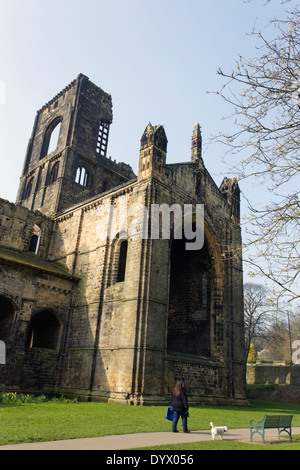 Abbazia di Kirkstall Kirkstall , Leeds, West Yorkshire, Inghilterra. Un secolo XII rovinato monastero cistercense. Foto Stock