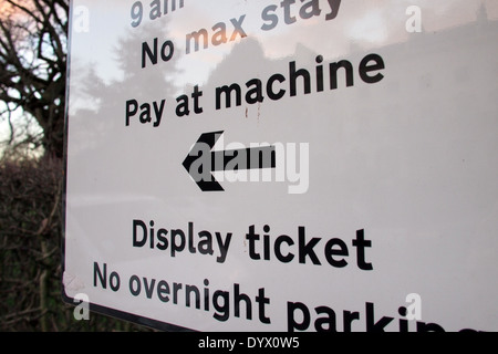 Pagare e Display parcheggio su strada segno in London REGNO UNITO Foto Stock