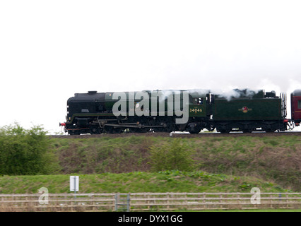 West Country class locomotiva a vapore n. 34046 'Braunton', Vista laterale Foto Stock