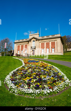 La Usher Gallery e Tempio di giardini in Lincoln City Centre, Lincolnshire England Regno Unito Foto Stock