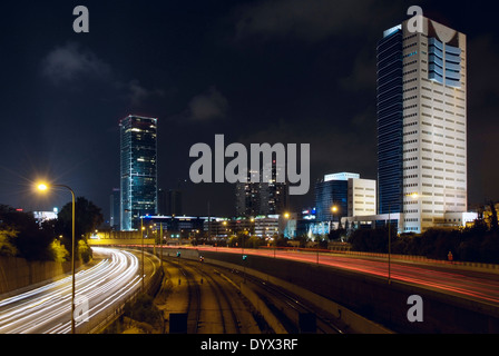 I moderni grattacieli di Tel Aviv Foto Stock
