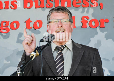 Larne, Irlanda del Nord. 26 apr 2014 - Sammy Wilson MP fornisce un discorso al centenario della pistola UVF-esecuzione di credito: Stephen Barnes/Alamy Live News Foto Stock