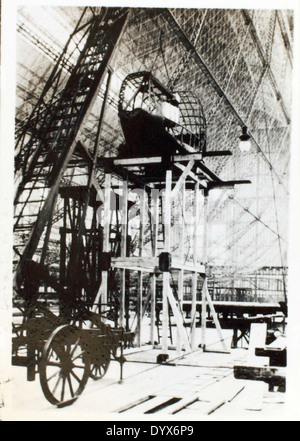 Zeppelin si riferisce ai dirigibili sviluppati dalla compagnia tedesca Luftschiffbau Zeppelin all'inizio del XX secolo. Questi dirigibili sono stati utilizzati per la ricognizione militare e il trasporto passeggeri, con l'esempio più famoso è stato l'LZ 129 Hindenburg, che si è tragicamente schiantato nel 1937. Foto Stock