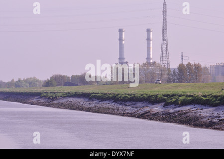 Sutton Bridge power station accanto al fiume Nene, Lincolnshire Foto Stock