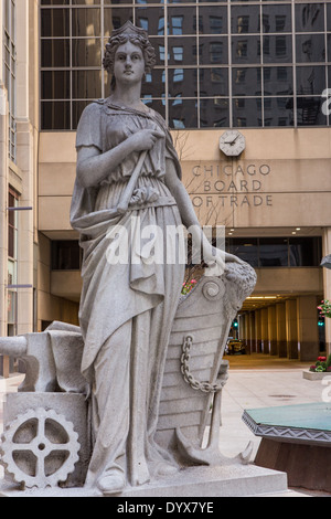 1930 originale statua in granito di industria da Alvin Meyer al di fuori del Chicago Board of Trade Building di Chicago, IL. Foto Stock