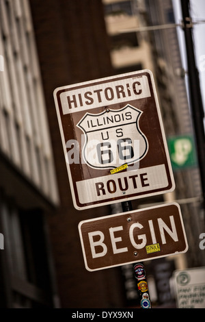 Segno che segna l'inizio della storica Route 66 in Adams Street a Michigan Avenue a Chicago STATI UNITI D'AMERICA Foto Stock