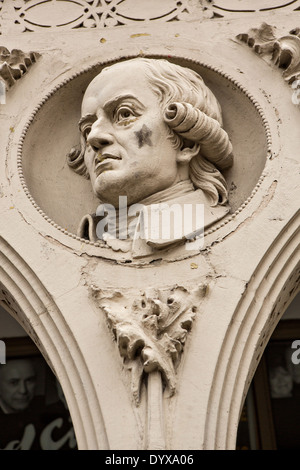 La seconda città d'improvvisazione teatro comico nella città vecchia con Mozart bassorilievo scultura di Chicago, Illinois, Stati Uniti d'America Foto Stock