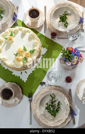 Addobbate a festa tabella per una celebrazione Foto Stock
