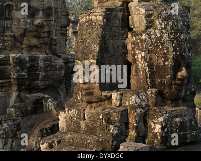 Prasat con la faccia del Lokeshvara sorridente al tempio Bayon, Angkor Thom, Siem Reap, Cambogia Foto Stock