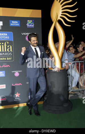 Tampa, Florida, Stati Uniti d'America. Xxv Aprile, 2014. Tampa, FL - Aprile 25, 2014: ANIL KAPOOR passeggiate il tappeto verde a ''IIFA la magia dei film" che è il giorno 3 Evento in primo piano della quindicesima IIFA Weekend & Awards. Credito: Andrea, Patrono/ZUMAPRESS.com/Alamy Live News Foto Stock