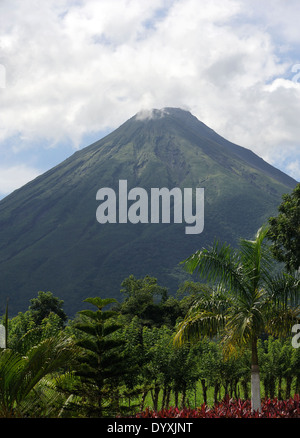 Volcán Arenal. Arenal Volcano National Park Parque Nacional Volcán Arenal La Fortuna, San Carlos, Alajuela in Costa Rica. Foto Stock