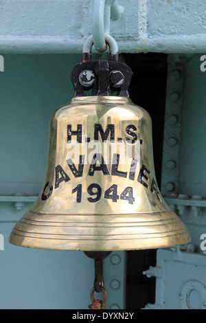 Il dispositivo HMS Cavalier 1944 navi campana Historic Dockyard, Chatham, Kent ME4 4TE, Inghilterra Foto Stock