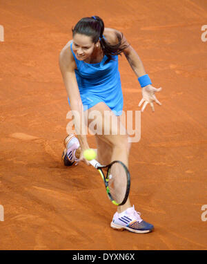 Stuttgart, Germania. 27 apr 2014. Ana Ivanovic di Serbia in azione contro Maria Sharapova durante la partita finale del WTA torneo di tennis a Stoccarda, Germania, 27 aprile 2014. Foto: BERND WEISSBROD/dpa/Alamy Live News Foto Stock