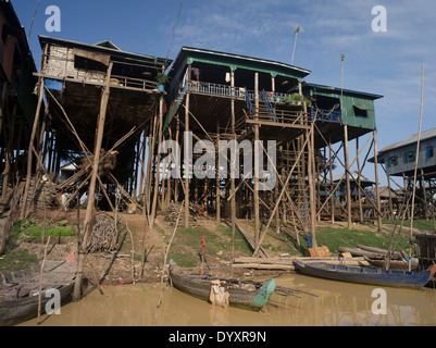 Kompong Pluk villaggio galleggiante vicino a Siem Reap, Cambogia Foto Stock