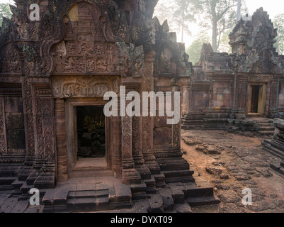 Il Banteay Srei tempio indù dedicato a Shiva. Siem Reap, Cambogia Foto Stock