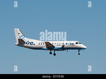 Saab 340B Loganair Flybe volo che arriva a Aberdeen Dyce Aeroporto. SCO 9073 Foto Stock