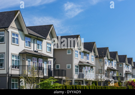 Una fila di un nuovo case a schiera in British Columbia, Canada Foto Stock