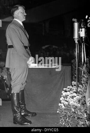 Adolf Hitler durante un discorso al Palazzo dello Sport, 1933 Foto Stock