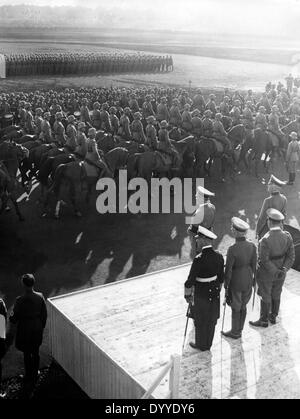 Adolf Hitler con i generali il giorno della Wehrmacht, 1935 Foto Stock