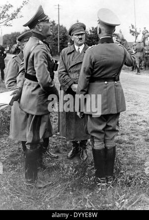 Adolf Hitler assiste una manovra a Munsterlager, 1935 Foto Stock