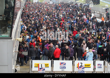 La folla a Donington Park Foto Stock