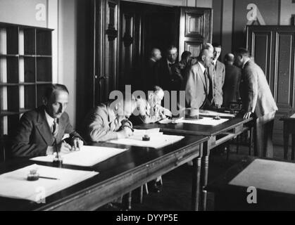 Crisi economica mondiale: banche, del mercato azionario, ufficio cambio valuta a Berlino durante la Grande Depressione, 1931 Foto Stock