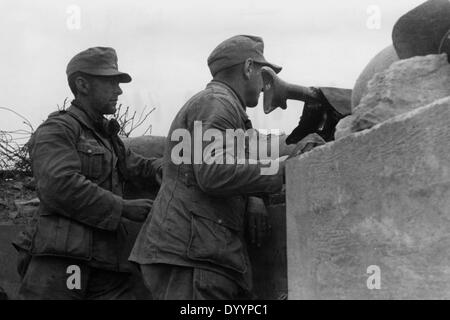 I soldati dell'Africa Corps davanti a Tobruk, 1941 Foto Stock