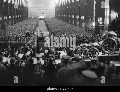 Julius Stricher tiene un discorso al Luitpold Hall, 1933 Foto Stock