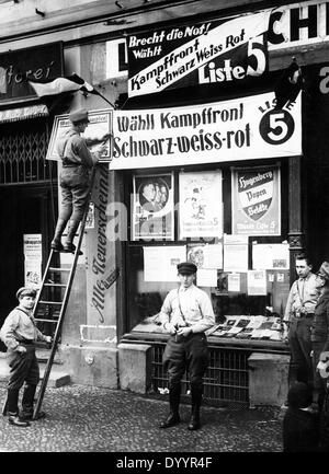 Nazionalista tedesco propaganda shop, 1933 Foto Stock