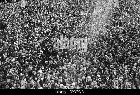 La folla di spettatori il giorno di Potsdam, 1933 Foto Stock