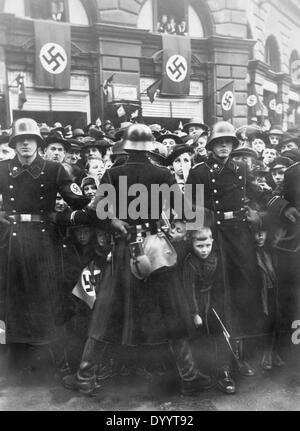 SS uomini sul servizio di barriera a Berlino, 1937 Foto Stock