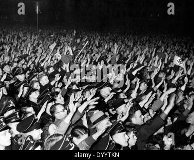 Il tifo folla celebra l'annessione dell'Austria, 1938 Foto Stock