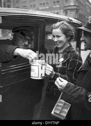 La raccolta di fondi per il Soccorso invernale, 1937 Foto Stock