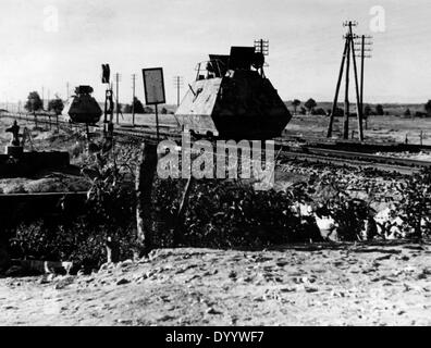 Corazzate tedesche auto rampa di fissaggio di una linea ferroviaria in Iugoslavia, 1944 Foto Stock